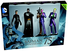 O box dos 75 anos do Batman traz 4 miniaturas e um livro de 48 páginas com a história do super-herói